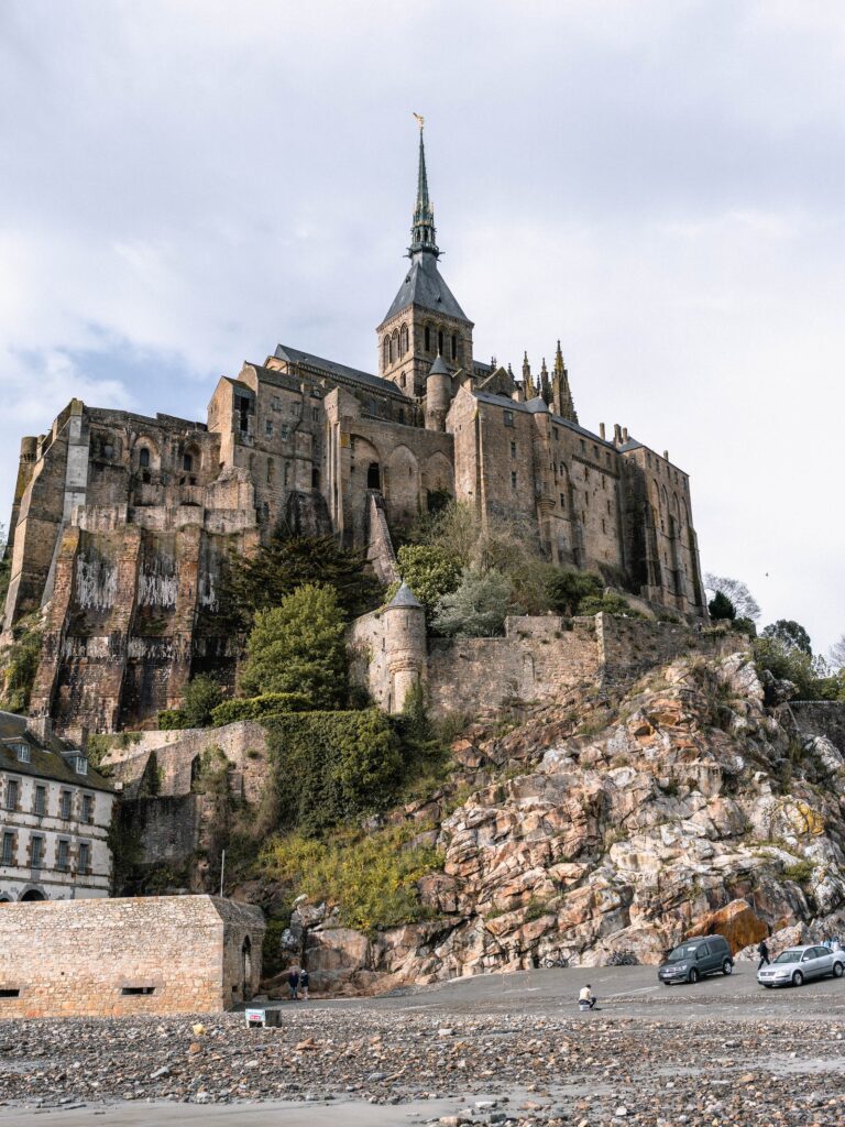 Abbaye du mont saint michel. gîte de charme proche du mont saint-michel, location touristique en normandie. Visiter le Mont Saint-Michel, visiter Saint-Malo.