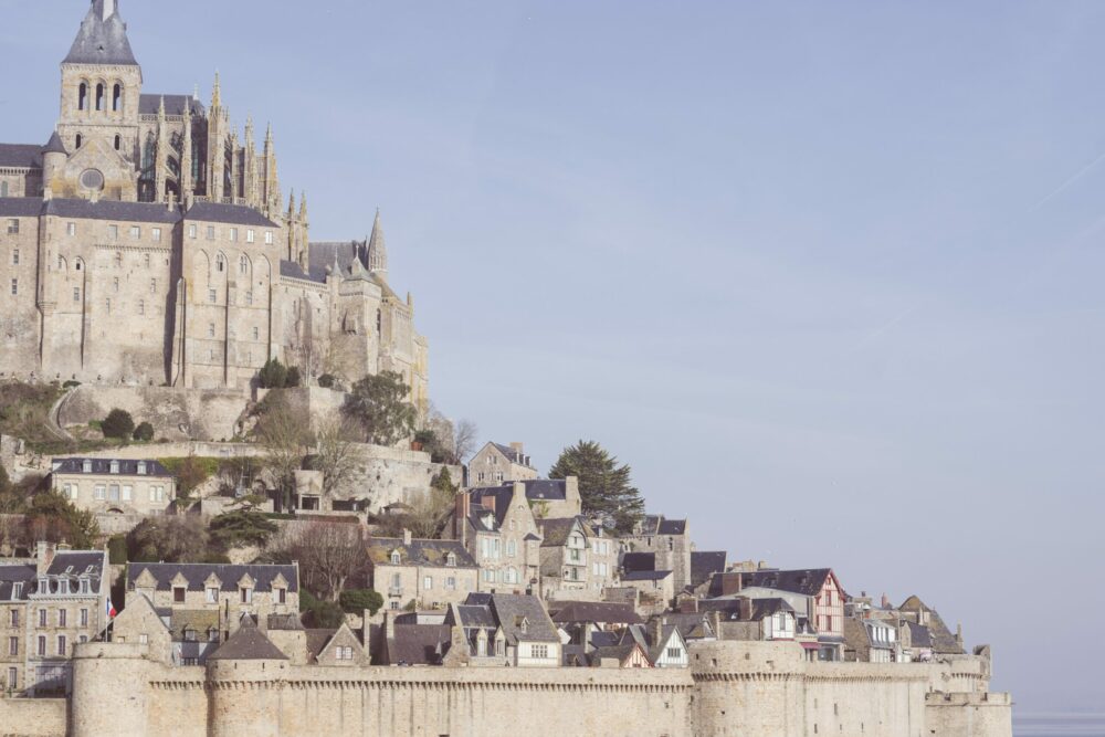 Découvrir le Mont Saint-Michel en Normandie le temps d’un Week-end en Amoureux. gîte de charme proche du mont saint-michel, location touristique en normandie. Visiter le Mont Saint-Michel, visiter Saint-Malo.